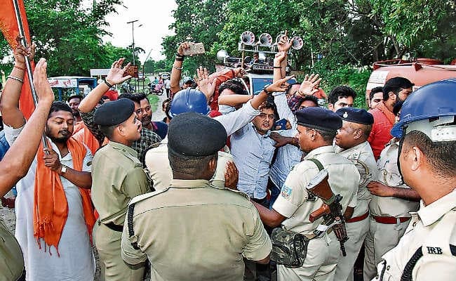 जमशेदपुर : बेसरा के घर सुबह लगे जय श्रीराम के नारे दोपहर में बदला सुर, कहा- राम आदरणीय