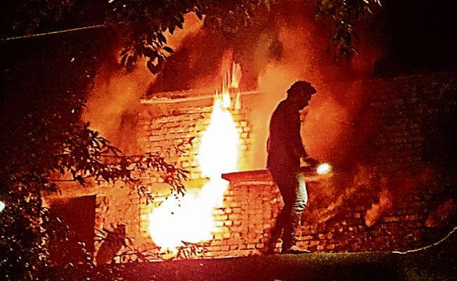 रांची : पंडरा के एक घर में रखे फोम में लगी आग, एक घंटे तक मची अफरा-तफरी