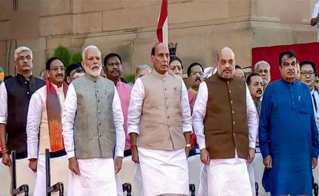 कश्मीर में बढ़ी हलचल, शाह से मिले डोभाल, मोदी सरकार ने अचानक बुलायी कैबिनेट की बैठक