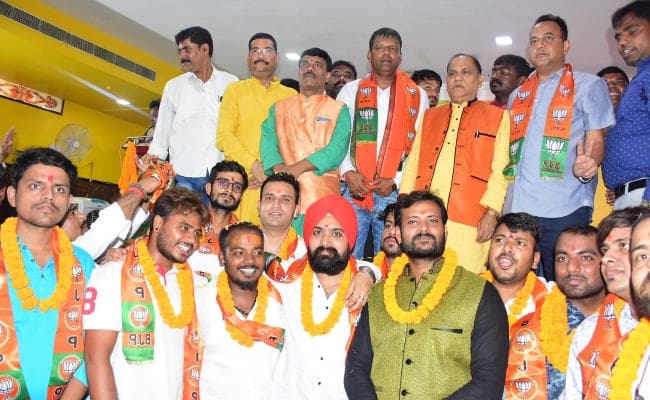 Ranchi : सैकड़ों कार्यकर्ताओं के साथ भाजपा में शामिल हुए मुनचुन राय