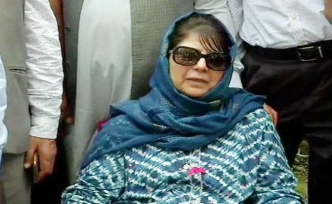 जम्‍मू-कश्‍मीर में हलचल : महबूबा बोलीं क्‍या हो रहा है कोई बताने को तैयारी नहीं