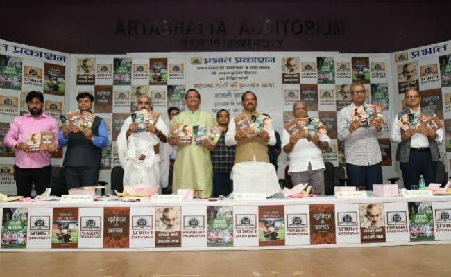 अनुज सिन्हा की पुस्तकों के लोकार्पण समारोह में बोले हरिवंश, मोहनदास करमचंद गांधी को रांची ने गांधी बनाया