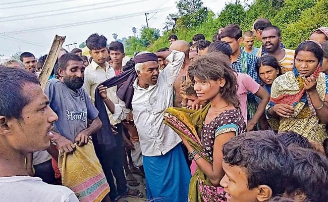 मसौढ़ी : बच्चाचोर के शक में दो महिलाओं समेत पांच को पीटा, पुराने कपड़ों की गांठ देखकर हुआ शक