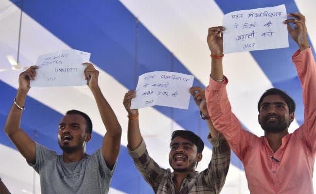 पटना :छात्रों ने उपराष्ट्रपति से पीयू को सेंट्रल यूनिवर्सिटी बनाने की उठायी मांग