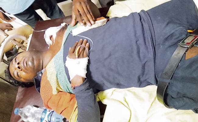 पटना : सीमांचल एक्सप्रेस में ट्रेन में महिला की गला रेतकर हत्या, पति को मारी गोली