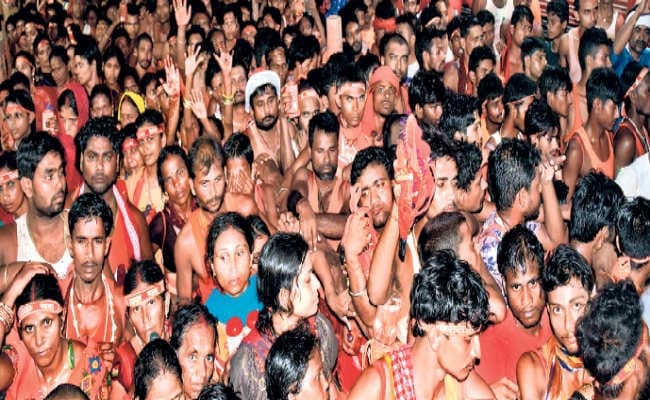 कांवरिया मार्ग में अफरातफरी, कई कांवरिये बेहोश, अस्पताल में भर्ती