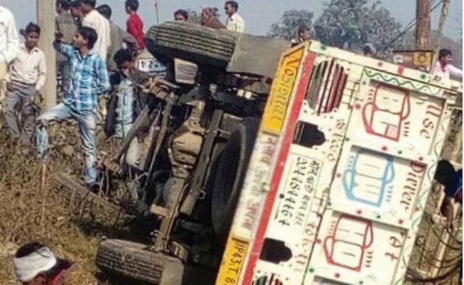 बिहारशरीफ : कांवरियों से भरा पिकअप पलटा, 33 जख्मी, 10 गंभीर