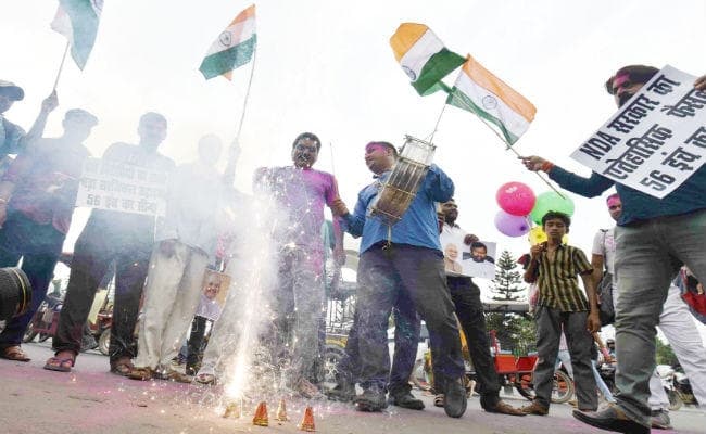 #Article370राजधानी पटना समेत बिहार के जिलों में जश्न, एक साथ मनी होली-दिवाली