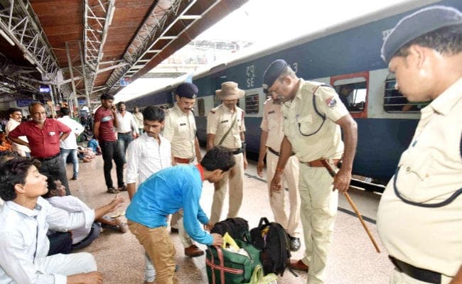 अनुच्छेद 370 और 35 ए हटाने के बाद बिहार में हाई अलर्ट, संवेदनशील जगहों और सोशल मीडिया पर नजर