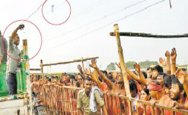 दिनभर कड़ी धूप ने ली भक्तों की परीक्षा