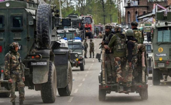 पूरे देश में हाइ अलर्ट, कश्मीर घाटी में पहुंचे डोभाल