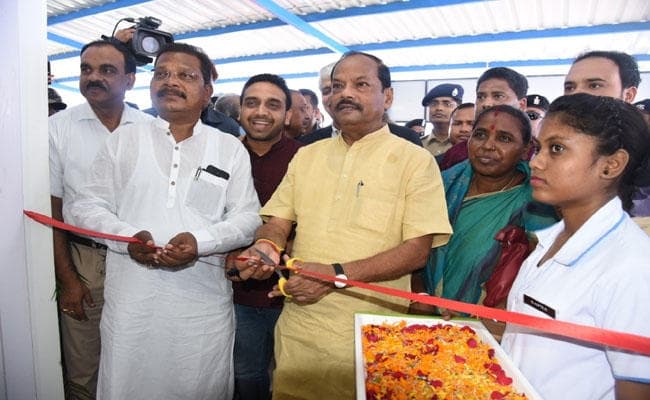 रघुवर दास ने किया देश के पहले आयुष्मान भारत केंद्र गोलमुरी टीएमएच का उद्धाटन