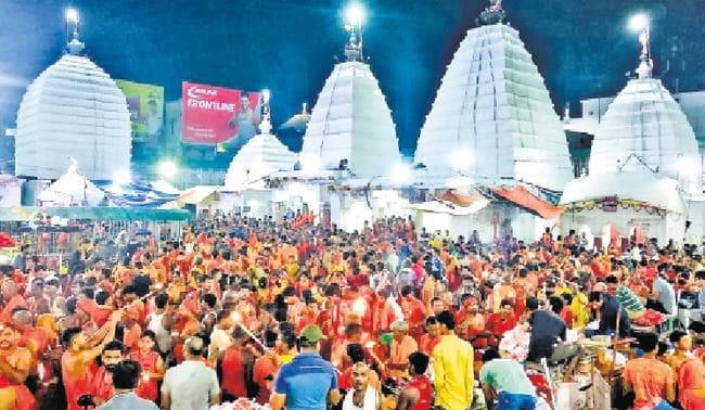 सवा लाख कांवरियों ने किया बाबा पर जलार्पण