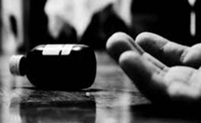 पूर्व मुखिया ने पत्नी की हत्या कर की खुदकुशी