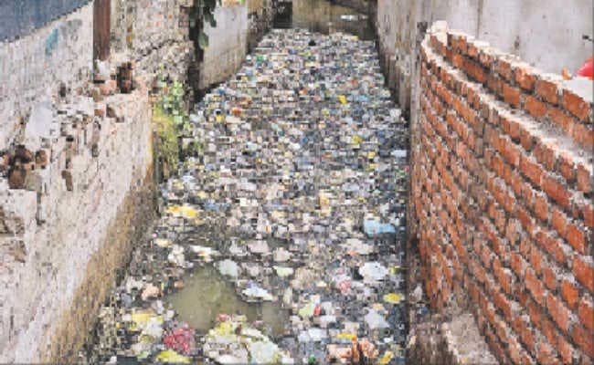 एडवांस राशि के लंबित भुगतान ने नालों की सफाई पर लगाया ब्रेक