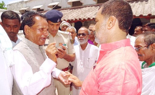 शिकायत पर कार्रवाई नहीं होने पर आत्मदाह करने पहुंचे RJD नेता, केरोसिन-माचिस जब्त कर परिजनों को सौंपा