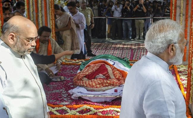 पंचतत्व में विलीन हुईं सुषमा स्वराज, राजकीय सम्मान के साथ किया गया अंतिम संस्कार