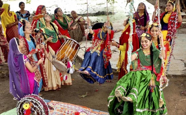 हरियाली तीज उत्सव में दिखा ‘नारी शक्ति’ का हर रंग