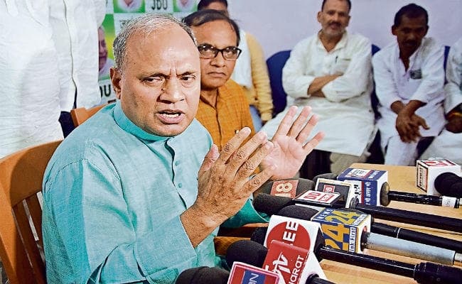 पटना : आर्टिकल 370 के विरोध में है जदयू, पर जब संसद से पारित, तो करें स्वीकार