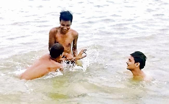 मुजफ्फरपुर : टिक टॉक के लिए वीडियो बनाने के दौरान नदी में डूबे तीन दोस्त