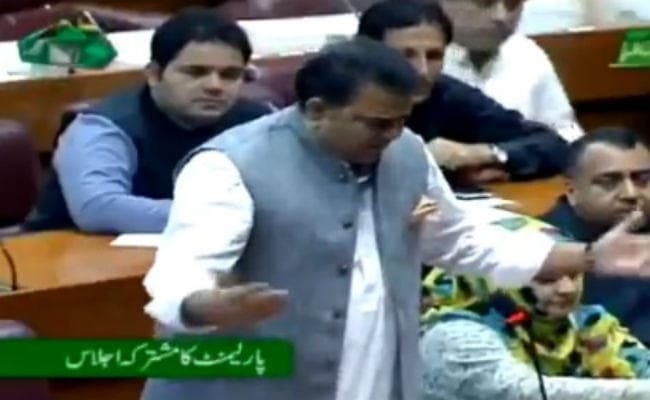 आर्टिकल 370 पर बौखलाया पाकिस्तान, संसद में कद्दावर नेता ने इमरान के मंत्री को कह दी ये बात