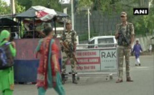 जम्मू कश्मीर: बकरीद पर सुरक्षा प्रतिबंधों  में दी जा सकती है ढील, इंटरनेट सेवा पर बैन रहेगा जारी