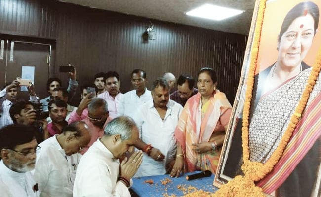 बीजेपी सदस्यता अभियान की समीक्षा बैठक में पार्टी नेताओं ने दिवंगत सुषमा स्वराज को दी श्रद्धांजलि