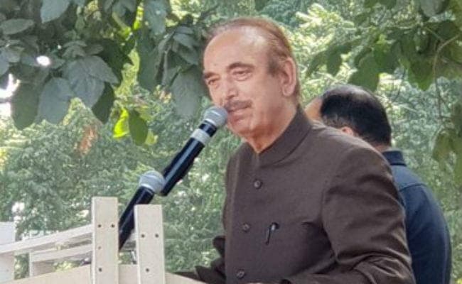 अमित शाह पर बरसे कांग्रेस नेता गुलाम नबी आजाद, कहा- जम्मू-कश्मीर को बांटा गया