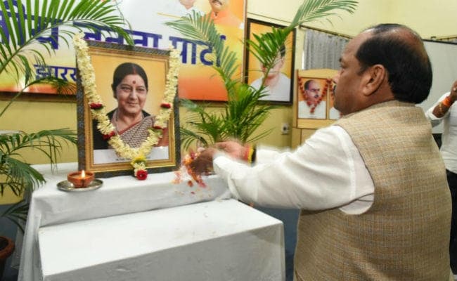 श्रद्धांजलि सभा में बोले CM रघुवर – जरूरतमंदों की सेवा कर हम सुषमा दीदी को सच्ची श्रद्धांजलि दे सकेंगे