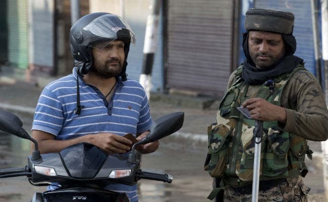 जम्मू कश्मीर : सरकारी कर्मचारियों को तुरंत काम पर लौटने का आदेश, सांबा में शुक्रवार से खुलेंगे स्कूल