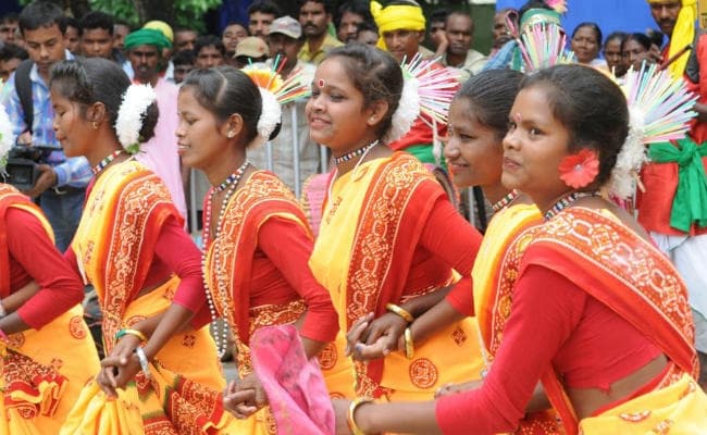 विश्व आदिवासी दिवस 2019 : भाषा बचेगी, तभी संस्कृति बचेगी