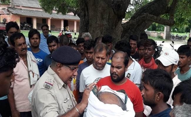 महिला शिक्षिका के साथ मनचले ने किया छेड़खानी का प्रयास और तभी...