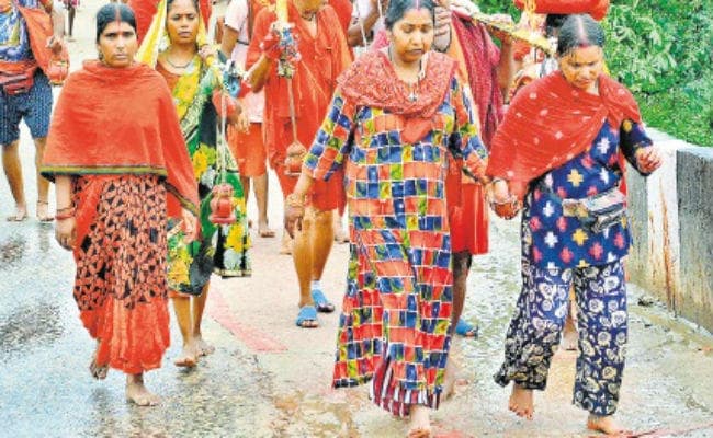 कांवरिया पथ से बढ़ता चला रेला