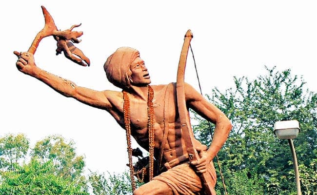 विश्व आदिवासी दिवस 2019 : संकल्प लेने का दिन बढ़ेंगे कदम-दर-कदम