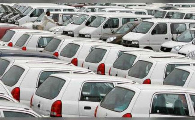 बाजार में गाड़ियों की डिमांड में लगातार आ रही गिरावट, प्रोडक्शन में कटौती कर रहीं ऑटोमोबाइल कंपनियां