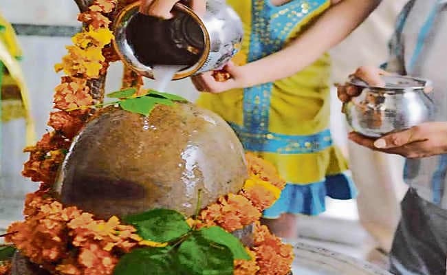 Sawan 2023: सावन में भगवान शिव को अर्पित करें ये 11 चीजें, सभी कष्टों से मिलेगी मुक्ति, बनेंगे बिगड़े काम