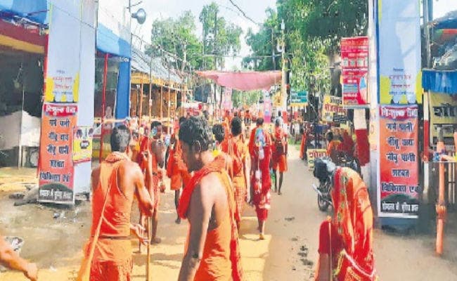 सहजानंद सरस्वती बोलबम सेवा शिविर में हो रही कांवरियों की सेवा