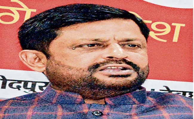 तेजस्वी ने पहले दूसरों को धोखा दिया, अब अपने को ही दे रहे हैं