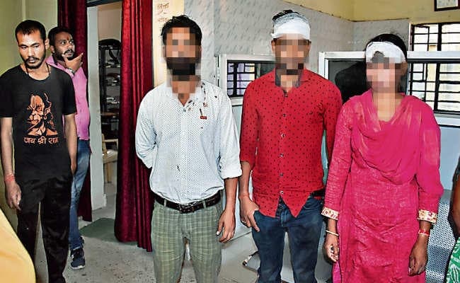 छेड़खानी के डर से घर में कैद हुई नाबालिग विरोध पर परिजनों को घर में घुस कर पीटा