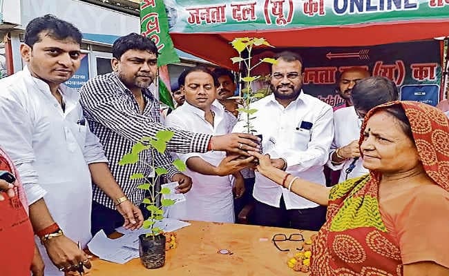 जीवन को बचाना है तो पौधे लगाएं : रजक