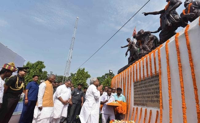 बिहार के राज्यपाल और मुख्यमंत्री ने शहीद दिवस पर अमर स्वतंत्रता सेनानियों को याद कर दी श्रद्धांजलि