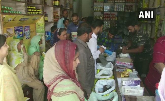 ईद से पहले जम्मू-कश्मीर में हालात शांतिपूर्ण, लोगों की मदद के लिए मजिस्ट्रेट तैनात; बैंक-एटीएम खुले रहे