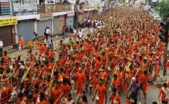 अंतिम सोमवारी पर जल चढ़ाने को उमड़े श्रद्धालु