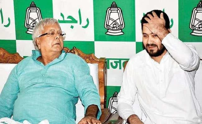 दोराहे पर खड़ी है लालू की पार्टी RJD, निराश और असमंजस में हैं पार्टी कार्यकर्ता