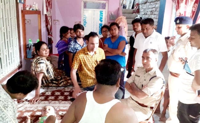 व्यवसायी के पूरे परिवार को बंधक बना कर डकैतों ने नकदी समेत पांच लाख की संपत्ति लूटी, परिजनों को मारपीट कर किया जख्मी