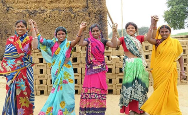 आजाद भारत में मजबूत होती नारियां, गुमला जिले की 1.44 लाख महिलाएं प्रगति की राह पर