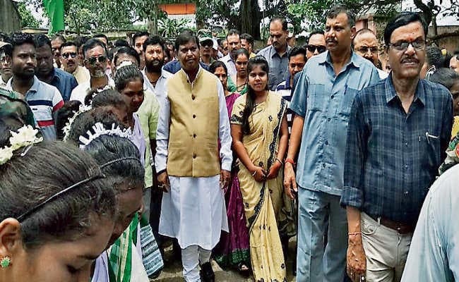 खरसावां पहुंचे केंद्रीय जनजाति मामलों के मंत्री अर्जुन मुंडा, कहा - राज्य में 70 एकलव्य विद्यालय खुलेंगे