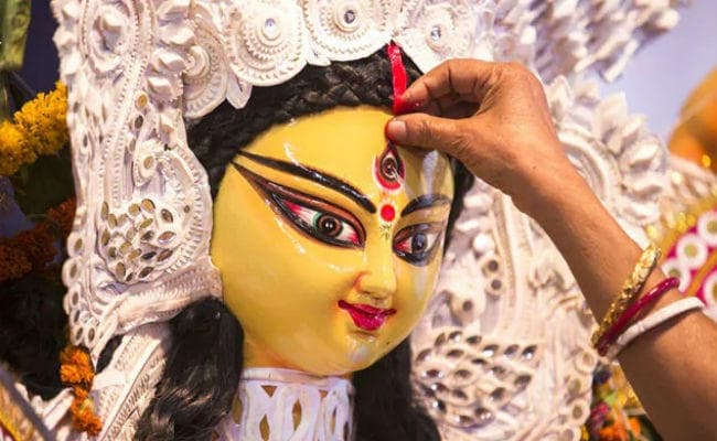 दुर्गोत्सव में विदेशी पर्यटकों को लुभाने में जुटी राज्य सरकार