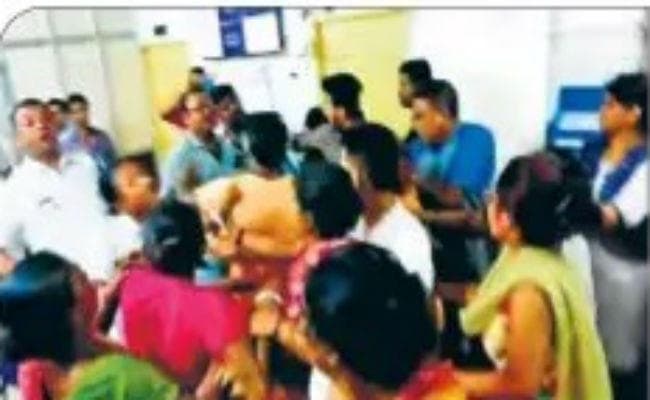 फिर शर्मसार हुई कोलकाता पुलिस: थाने में घुस कर पुलिसवालों को पीटा