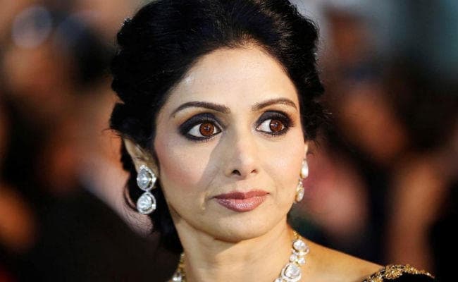 श्रीदेवी की जिंदगी पर आयेगी किताब